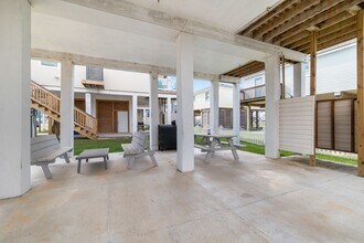 139 W Palm in Surfside Beach, TX - Building Photo - Building Photo