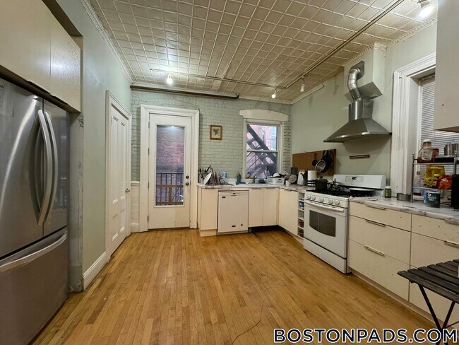 3 Highland St-Unit -1a in Boston, MA - Building Photo - Building Photo