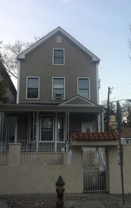 332 Summer Ave in Newark, NJ - Building Photo