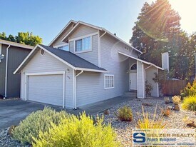 1039 Crystal Bay Ct in Ukiah, CA - Building Photo