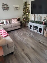 610 Cricket Ln in Mcsherrystown, PA - Foto de edificio - Building Photo