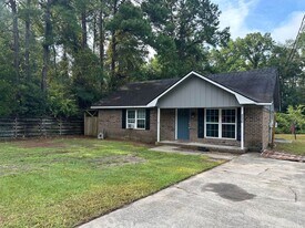 226 Sequoia Cir in Hinesville, GA - Building Photo