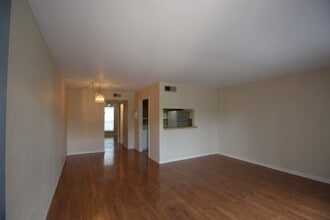 8401 N New Braunfels Ave, Unit 348 in San Antonio, TX - Foto de edificio - Building Photo