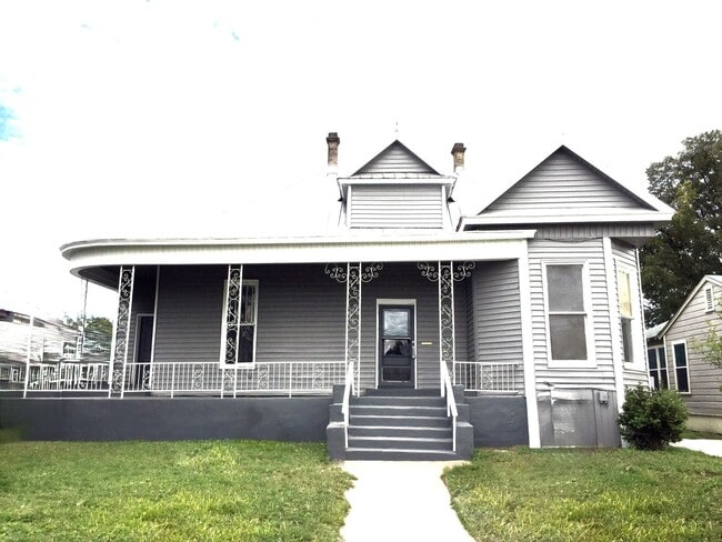 property at 1018 N Olive St