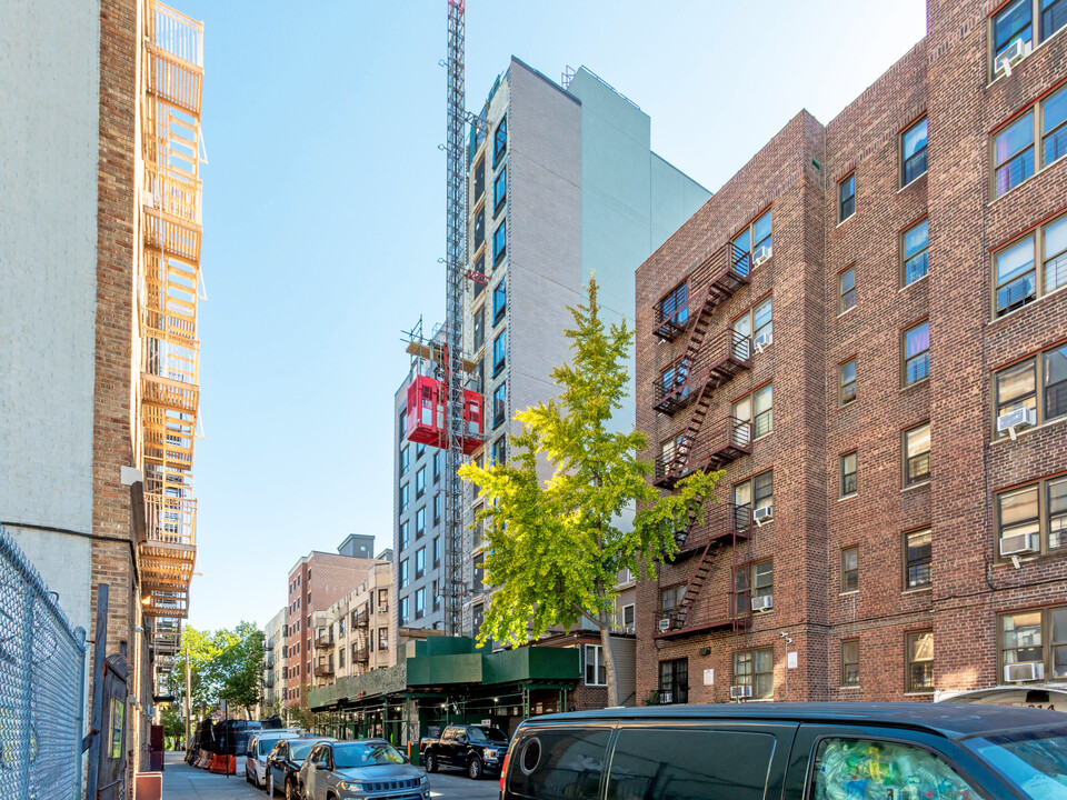 The Grand I in Bronx, NY - Building Photo