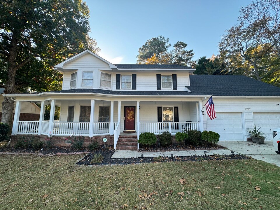 7209 Rockridge Ln in Fayetteville, NC - Building Photo