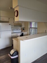 943 SE Mayo Dr in Crystal River, FL - Foto de edificio - Building Photo