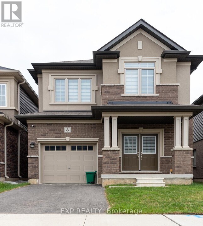 8 Poole St in Brantford, ON - Building Photo