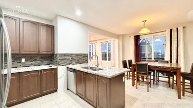 205 S Ocean Dr in Oshawa, ON - Building Photo - Building Photo