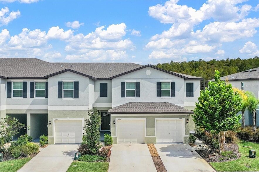 2166 Great Sapphire Ln, Unit B-4 The Meadow Court in Lutz, FL - Building Photo