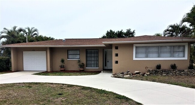 property at 4236 Country Club Blvd