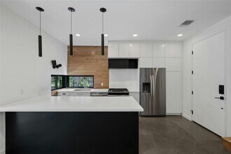 2613 Zaragosa St in Austin, TX - Foto de edificio - Building Photo