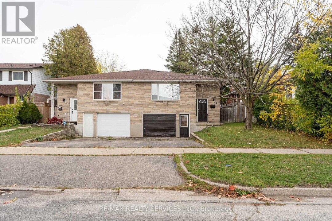 32 Obermeyer Dr in Kitchener, ON - Building Photo