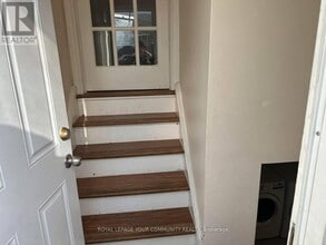 299 Towercrest Dr in Newmarket, ON - Building Photo - Building Photo