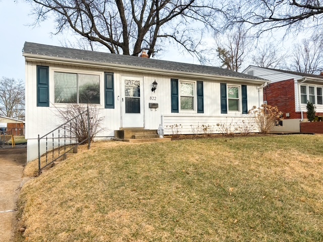 property at 822 N Woodlawn Ave