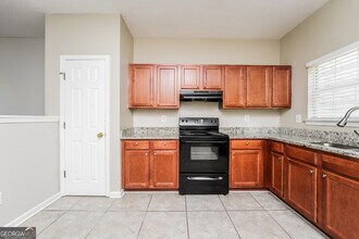 2305 Nicole Dr in Hampton, GA - Foto de edificio - Building Photo