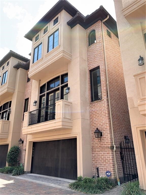 property at 5033 La Branch St