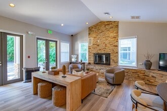 Black Lake Apartments in Olympia, WA - Foto de edificio - Building Photo