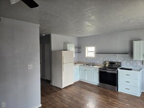 267 Center St in Orange, TX - Building Photo - Building Photo