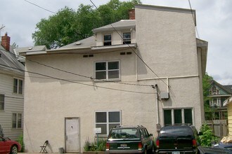 2437 Dupont Ave S in Minneapolis, MN - Foto de edificio - Building Photo