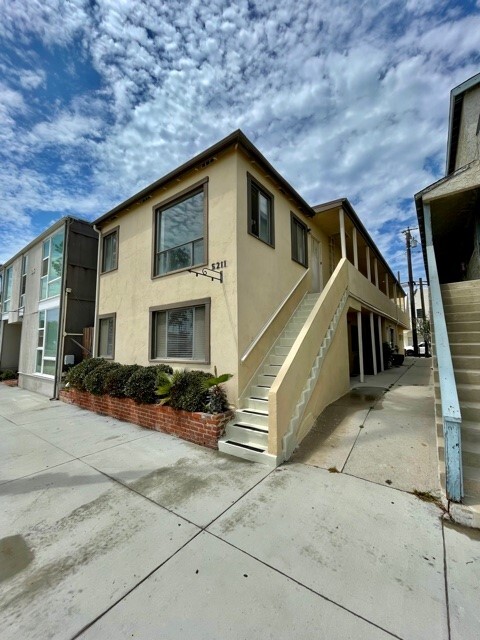 5211 E Ocean Blvd in Long Beach, CA - Foto de edificio - Primary Photo