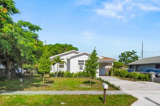 230 SW 6th Ave in Delray Beach, FL - Building Photo - Building Photo