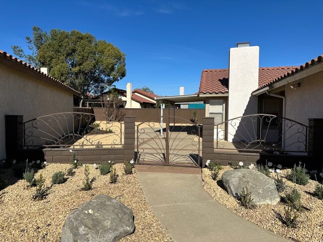 26054 Goldenwood St in Menifee, CA - Foto de edificio - Building Photo