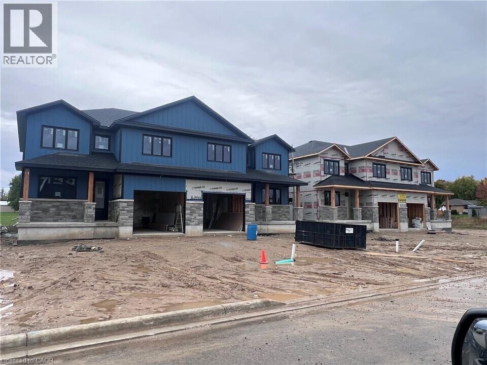 790 Bryans Dr in Huron East, ON - Building Photo