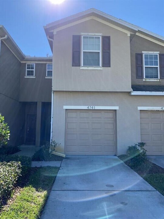 4741 White Sanderling Ct in Tampa, FL - Building Photo
