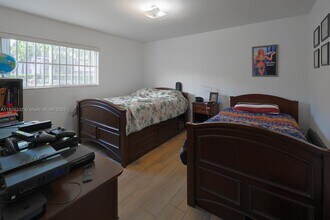 2730 W 76th St, Unit 104 in Hialeah, FL - Building Photo - Building Photo