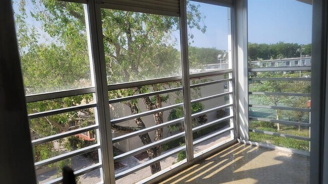 404 NW 68th Ave in Plantation, FL - Building Photo - Building Photo