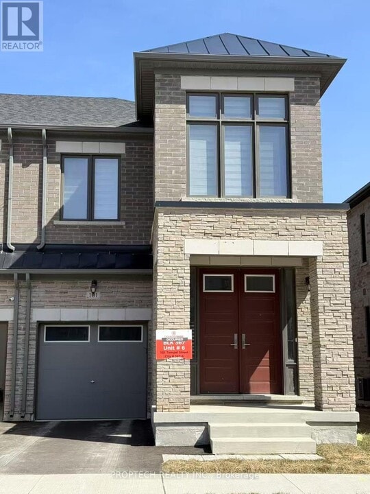 101 Tempel St in Richmond Hill, ON - Building Photo