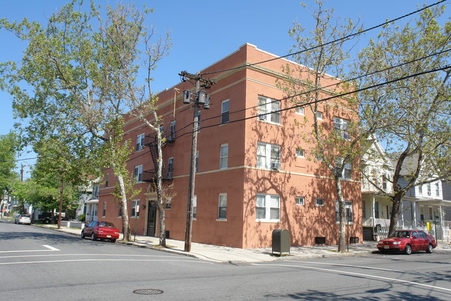 207 Madison Ave in Perth Amboy, NJ - Building Photo - Building Photo