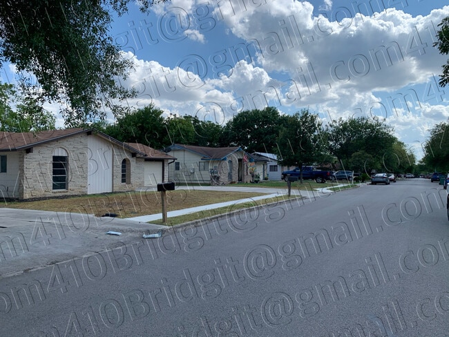 410 Bridgit Dr in Converse, TX - Building Photo - Building Photo