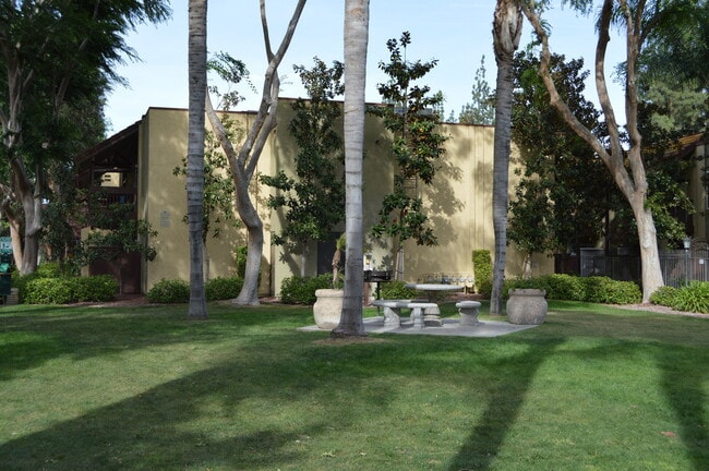 property at 2909 Huntington Blvd