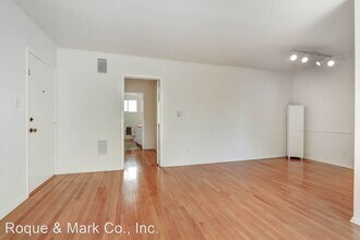 907 S Holt Ave in Los Angeles, CA - Building Photo - Building Photo