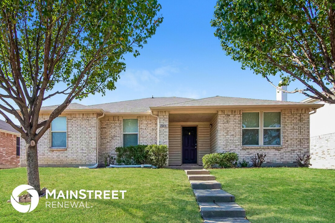 1044 Cavern Dr in Mesquite, TX - Building Photo