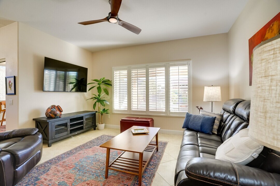 15992 W Indigo Ln in Surprise, AZ - Building Photo