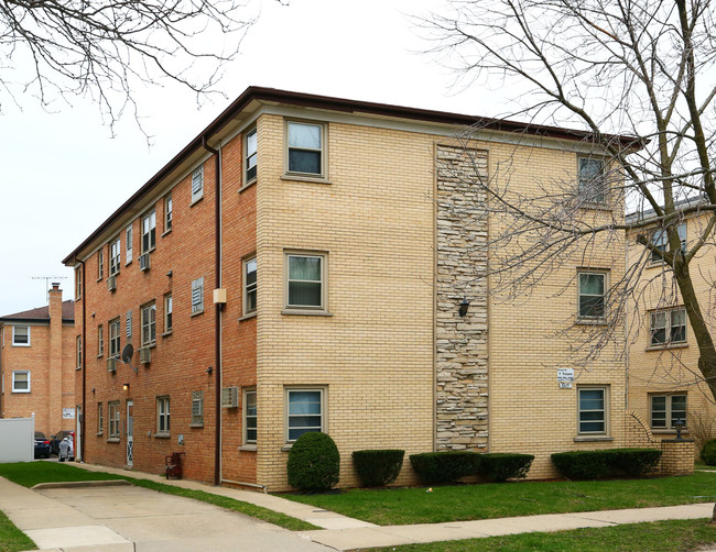 8445 W Bryn Mawr Ave in Chicago, IL - Building Photo - Building Photo