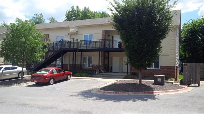 property at 820 W Piedmont Pl