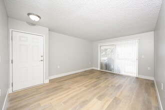 Mountain View Camarillo in Camarillo, CA - Building Photo - Building Photo