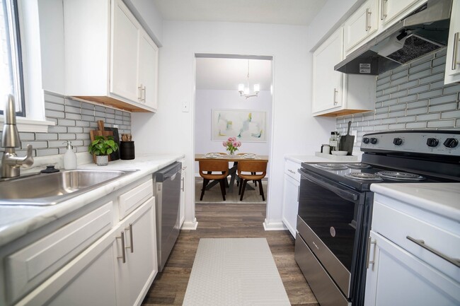 Aura Apartments in Indianapolis, IN - Foto de edificio - Building Photo