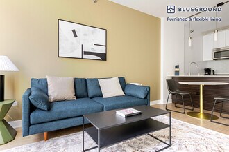 201 N Garland Ct in Chicago, IL - Building Photo - Building Photo