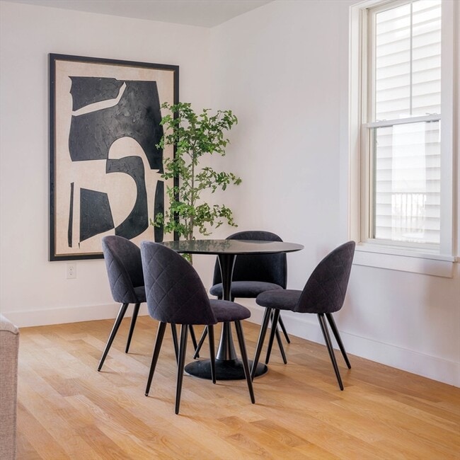 272 E Eagle St in Boston, MA - Building Photo - Building Photo