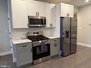 2034 Ridge Ave in Philadelphia, PA - Building Photo - Building Photo