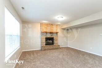 7626 Stockard St in Indianapolis, IN - Foto de edificio - Building Photo