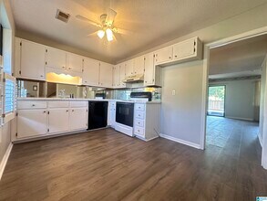 2404 Hampstead Dr in Birmingham, AL - Building Photo - Building Photo