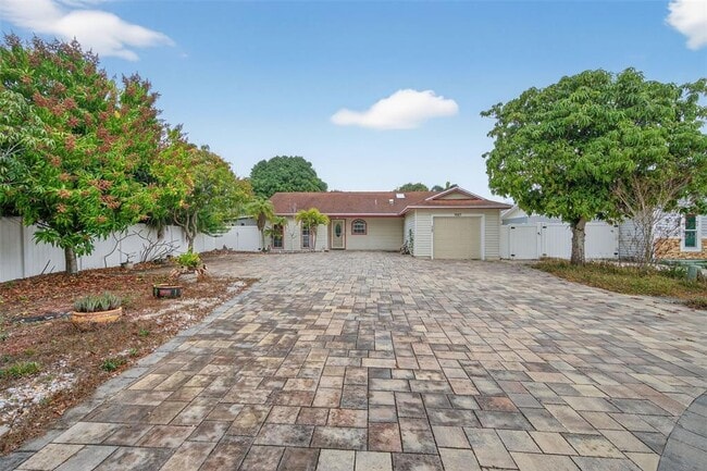 5883 Darren Ct in Clearwater, FL - Building Photo - Building Photo