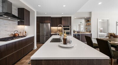 6255 W Northwest Hwy in Dallas, TX - Building Photo - Building Photo