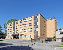 38 Toronto St N in Uxbridge, ON - Building Photo